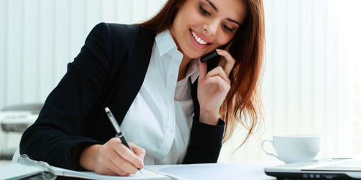 Estudiar secretaria te capacita profesionalmente para asistir al director de una empresa
