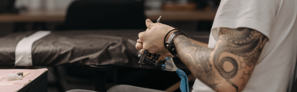 qué se necesita para ser tatuador
